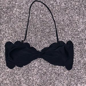 🦩🚨Black Scalloped Bikini Top🚨🦩